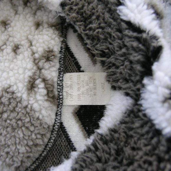 Sherpa Pile Sweater Size Large - Picture 6 of 8
